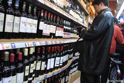 超市的進(jìn)口紅酒,才賣30元一瓶,到底能不能喝?看看行家怎么說